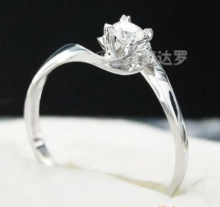 斐達羅珠寶首飾鉑金鑲嵌鉆石戒指——奢華與品質的完美結合